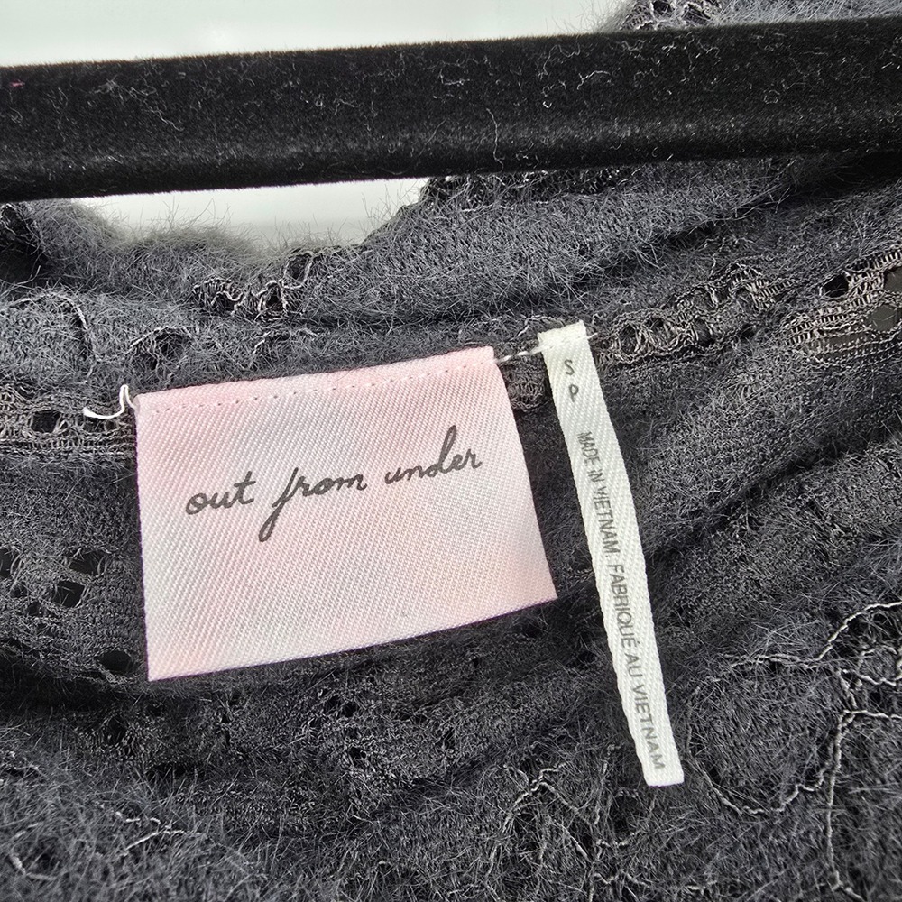 Out From Under Urban Outfitters Gray Lace Cowl Neck Long Sleeve Crop Top Small - Picture 5 of 9
